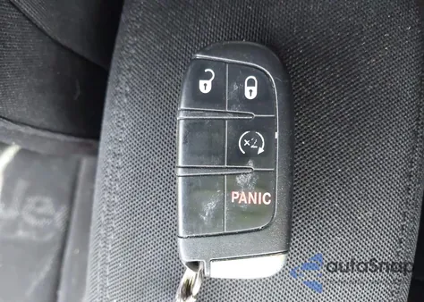 2016 Jeep Renegade Latitude из США, поврежденный, VIN ZACCJBBT9GPE33818